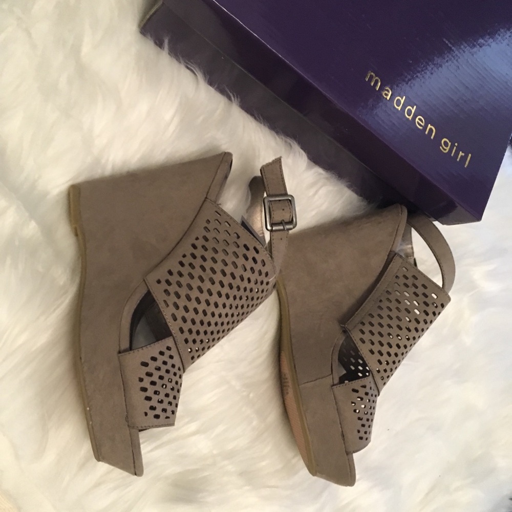Madden Girl Taupe Wedges Size 8.5 NWT